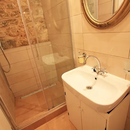 Emperor Diocletian Apartment *